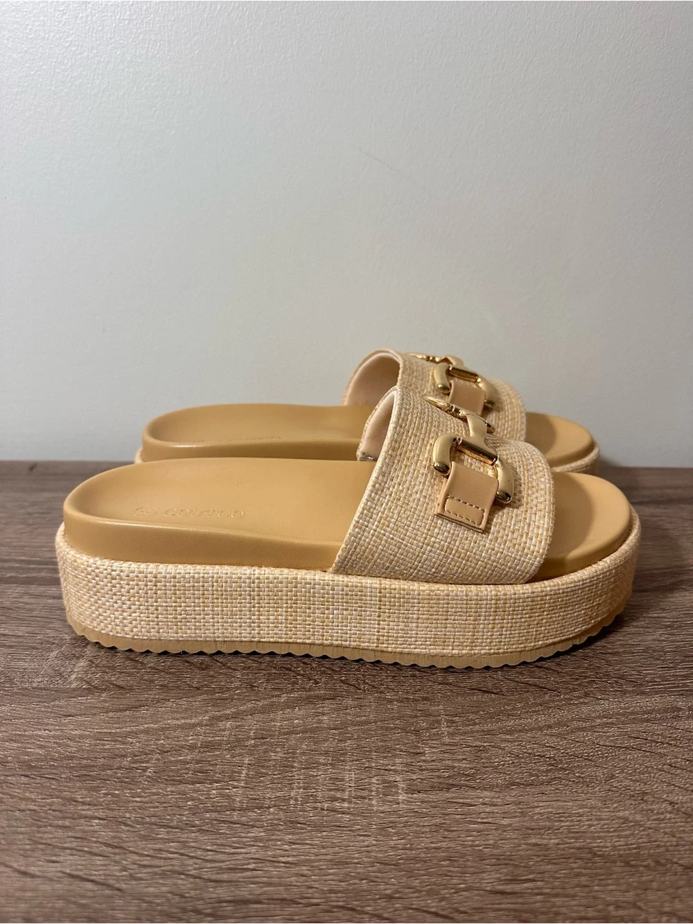 Coutgo never worn